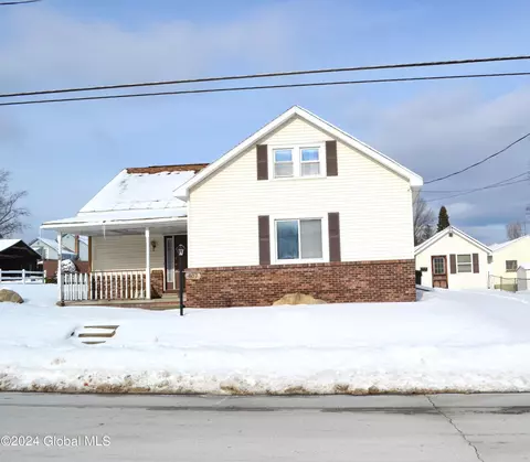 407 Walnut St, Corinth, NY 12822