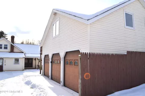 407 Walnut St, Corinth, NY 12822 photo 24