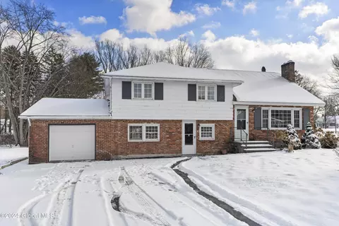 6 Berkley Rd, Glenville, NY 12302