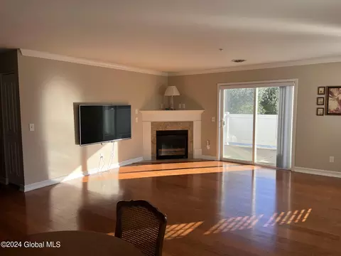 107 Paddock Cir, Schenectady, NY 12306 photo 4