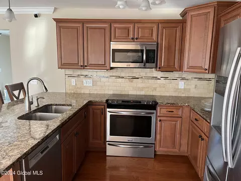 107 Paddock Cir, Schenectady, NY 12306 photo 8