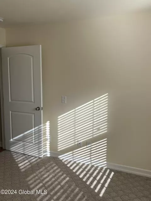 107 Paddock Cir, Schenectady, NY 12306 photo 15