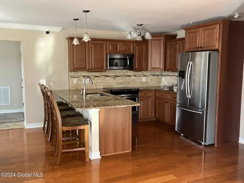 107 Paddock Cir, Schenectady, NY 12306 photo 7