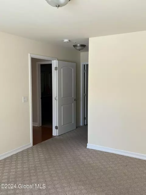 107 Paddock Cir, Schenectady, NY 12306 photo 10