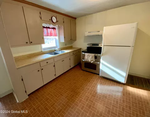 1876 Broad St, Schenectady, NY 12306 photo 9