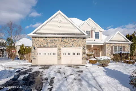 3 Crailo Ct, Loudonville, NY 12211