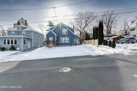 9 Highland Ter, Gloversville, NY 12078