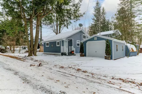 115 Woodside Ave, Broadalbin, NY 12025