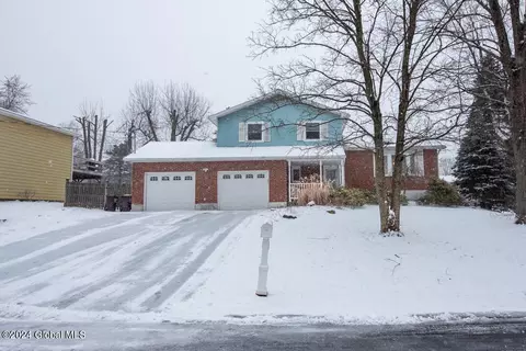 4 Mallard Ln, Latham, NY 12110
