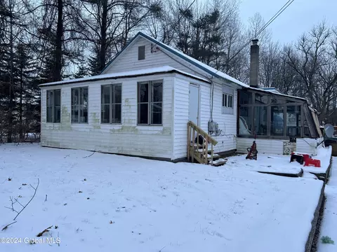 110 Dunsbach Rd, Halfmoon, NY 12065