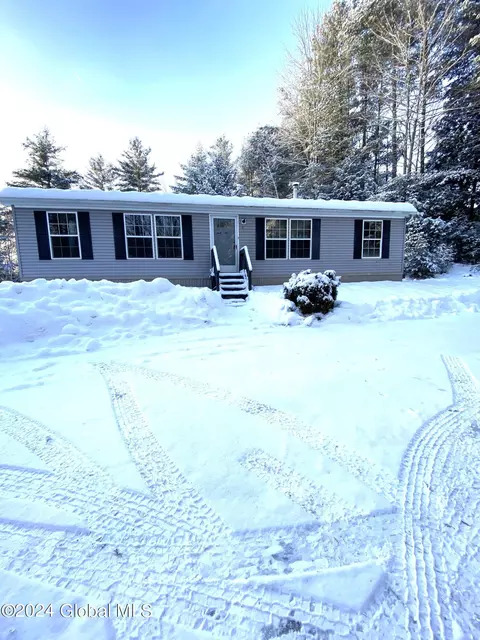 96 Rocky Ridge Rd, Warrensburg, NY 12885