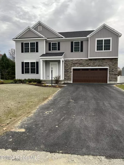 61 Wheatfield Way, Mechanicville, NY 12118