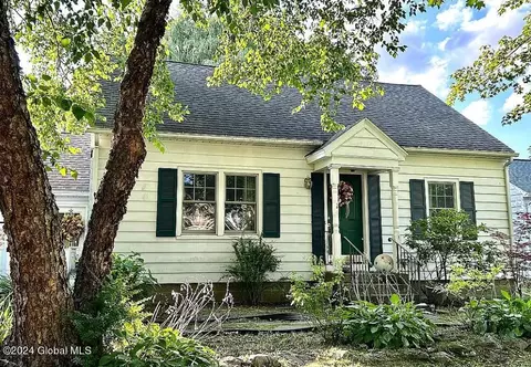 24 John David Ln, Albany, NY 12208