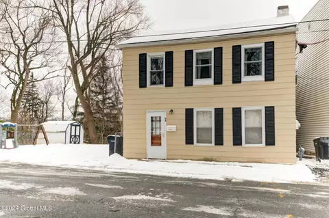 54 Bank St, Troy, NY 12180