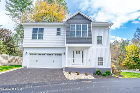 2 Arcadia Ct, Ballston, NY 12020