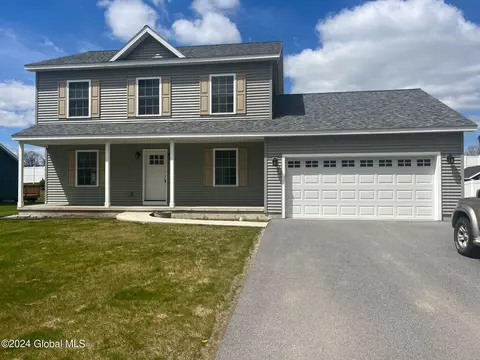 11 Alexander Ln, Hudson Falls, NY 12839