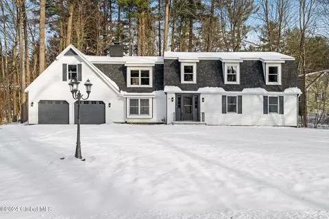 130 Chancellor Dr, Guilderland, NY 12084