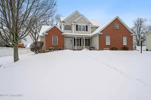 3 Rosebud Ct, Rensselaer, NY 12144