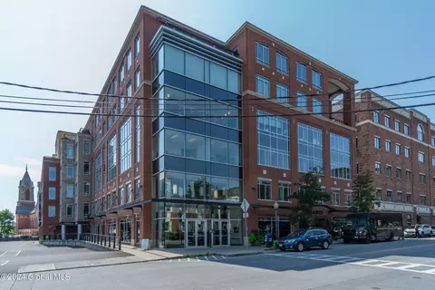 18 Division St #604, Saratoga Springs, NY 12866