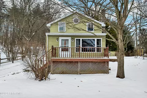 64 Lake Shore Circle Dr, Nassau, NY 12123
