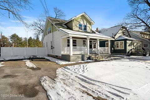825 Curry Rd, Schenectady, NY 12306 photo 2
