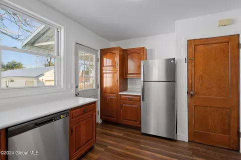 825 Curry Rd, Schenectady, NY 12306 photo 13