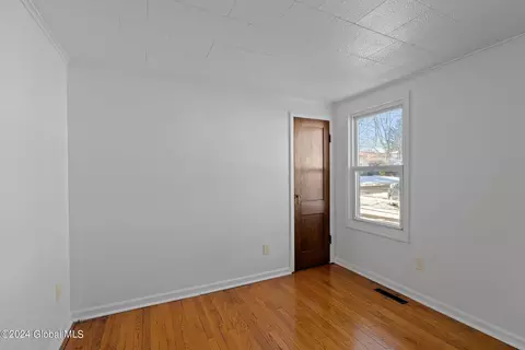 825 Curry Rd, Schenectady, NY 12306 photo 17