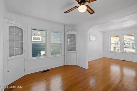 825 Curry Rd, Schenectady, NY 12306 photo 9