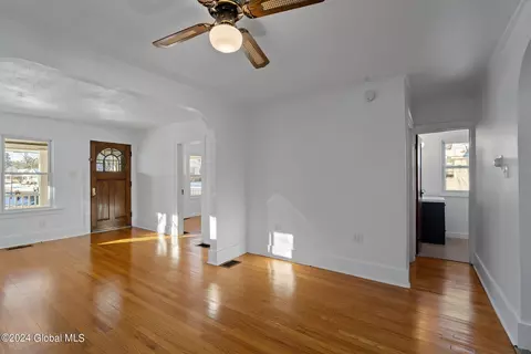 825 Curry Rd, Schenectady, NY 12306 photo 8
