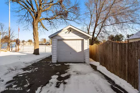 825 Curry Rd, Schenectady, NY 12306 photo 31