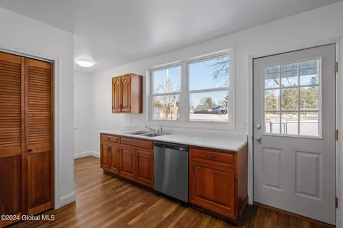825 Curry Rd, Schenectady, NY 12306 photo 14