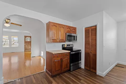 825 Curry Rd, Schenectady, NY 12306 photo 12