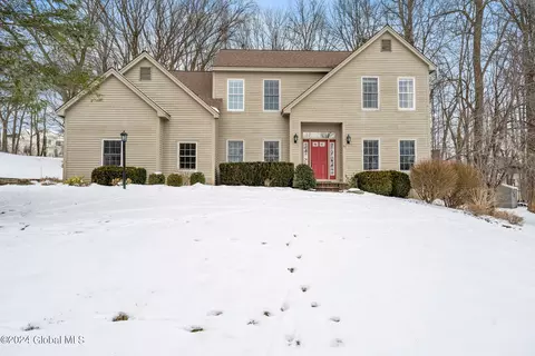 23 Hunters Run Blvd, Cohoes, NY 12047