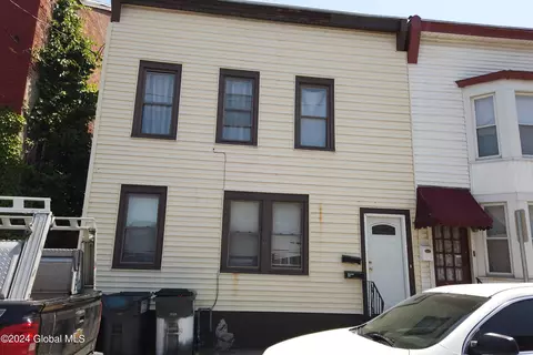 242 4th St, Troy, NY 12180