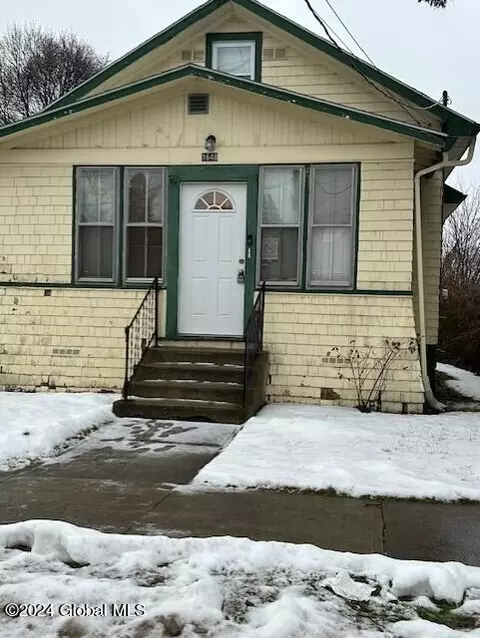 1648 Ulster St, Schenectady, NY 12308
