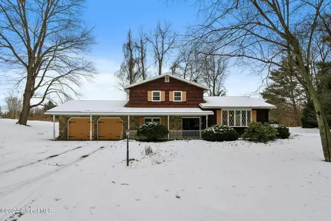 3 Bayberry Dr, Castleton On Hudson, NY 12033