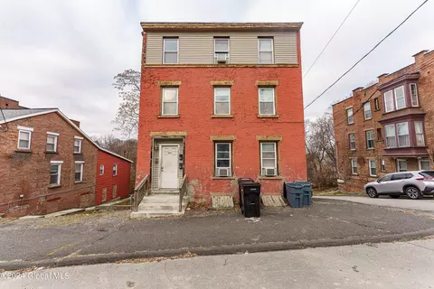 64 13th St, Troy, NY 12180