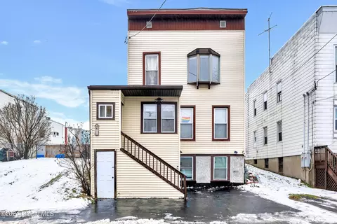 11 Grant St, Cohoes, NY 12047