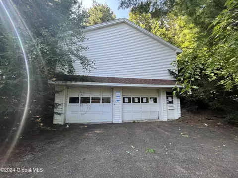 2288 Pine Haven Dr, Schenectady, NY 12309