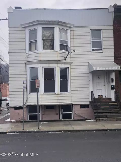 316 4th St, Troy, NY 12180