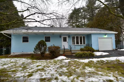 15 Limerick Ln, Ballston Spa, NY 12020