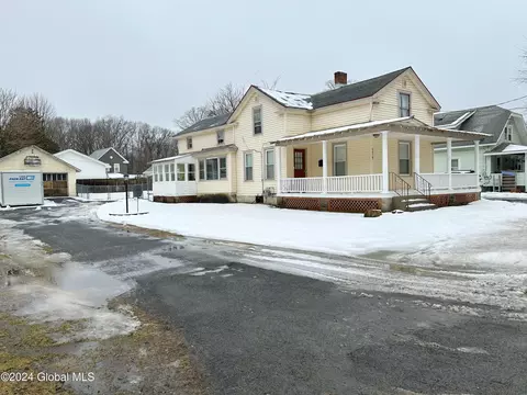 579 Lower Oak St, Hudson Falls, NY 12839