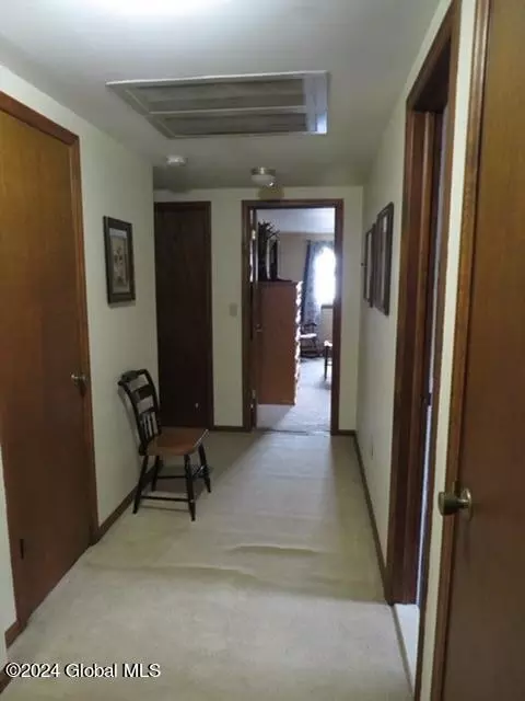 66 Manor Dr, Glenmont, NY 12077 photo 22