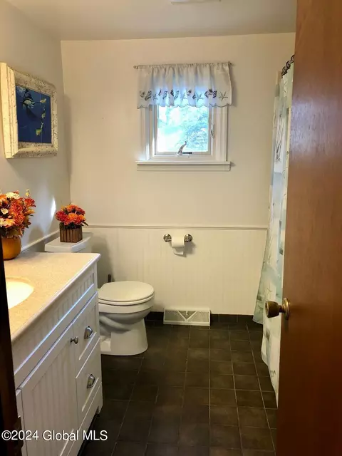 66 Manor Dr, Glenmont, NY 12077 photo 28