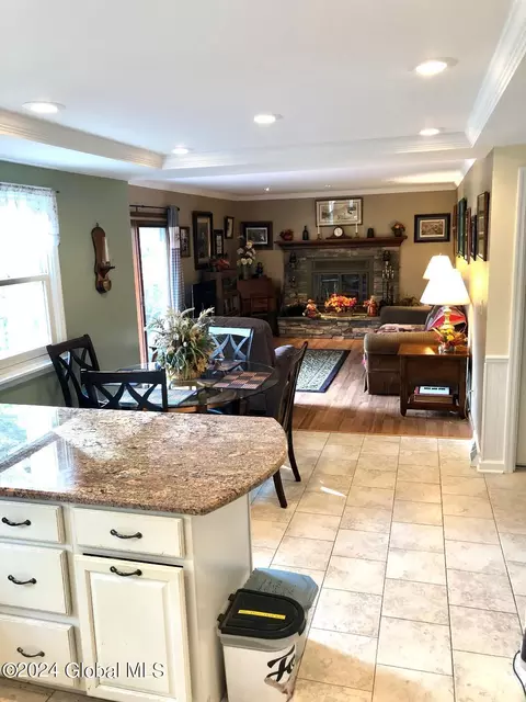 66 Manor Dr, Glenmont, NY 12077 photo 5