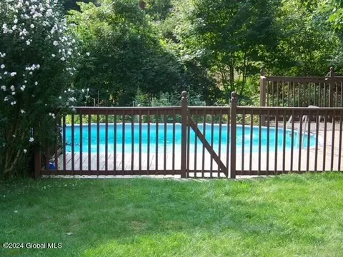 66 Manor Dr, Glenmont, NY 12077 photo 60