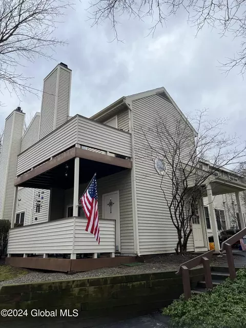 232 Monmouth Way, Halfmoon, NY 12065