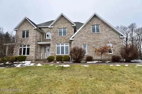 540 Skyline Dr, Schenectady, NY 12306