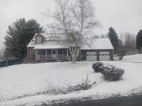 44 Albany St, Hoosick Falls, NY 12090