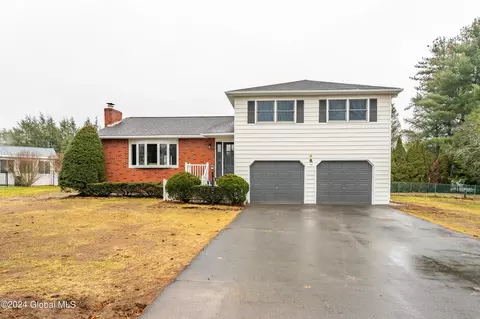 6 Longwood Dr, Albany, NY 12211